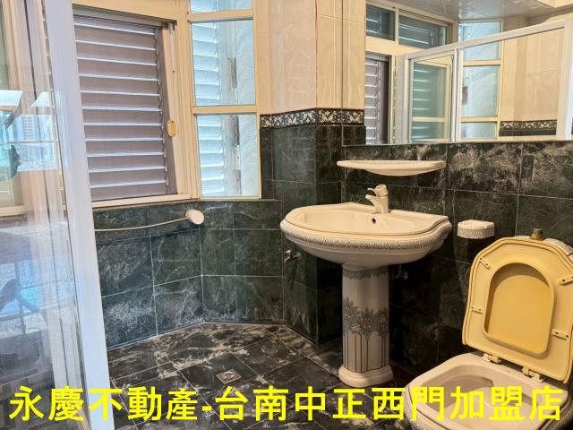 台南東區透天-12