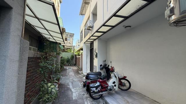 台南東區透天-1